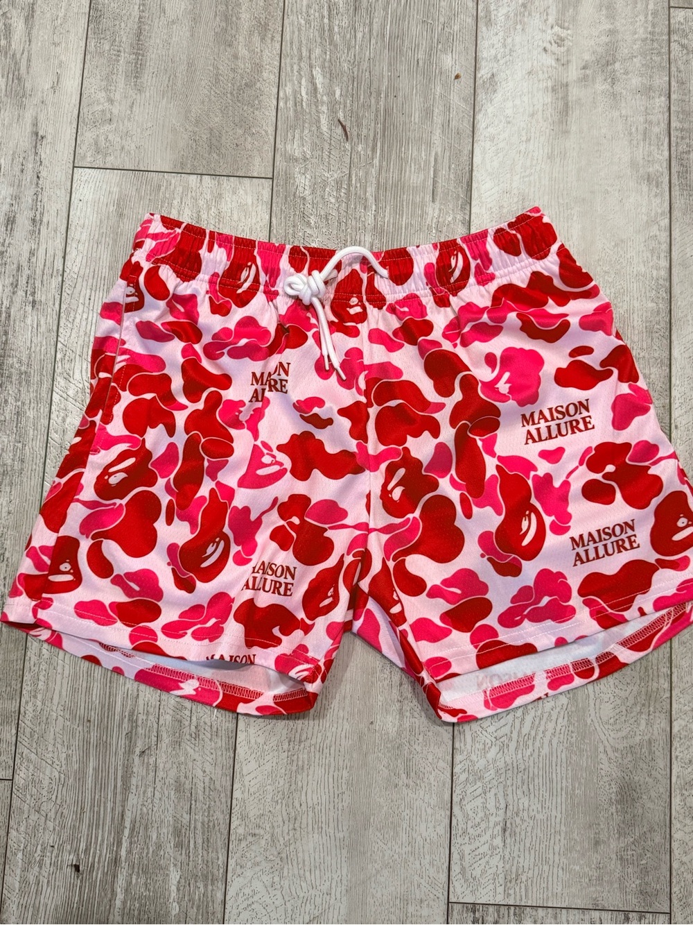 Maison Allure Pink Red Camo Athletic Mesh Shorts Men’s Medium NWT